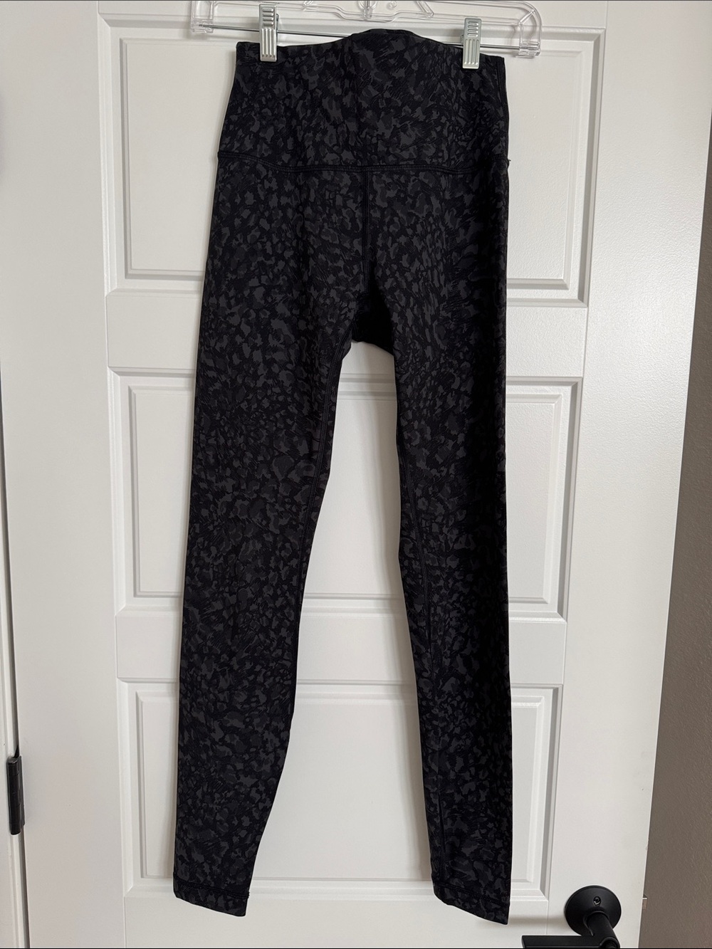 Lululemon Black Print High-Waist Leggings
Size 6
